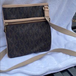 Michael kors crossbody